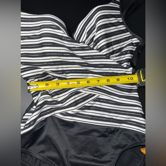 Miraclesuit Gilt Trip Muse One-Piece Swimsuit Size Small EUC - Picture 12 of 13